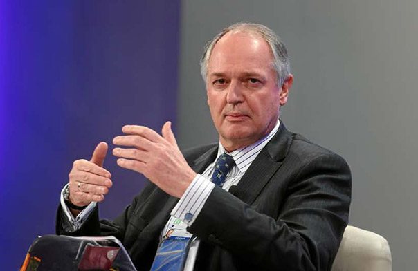 Paul Polman speaking on stage.